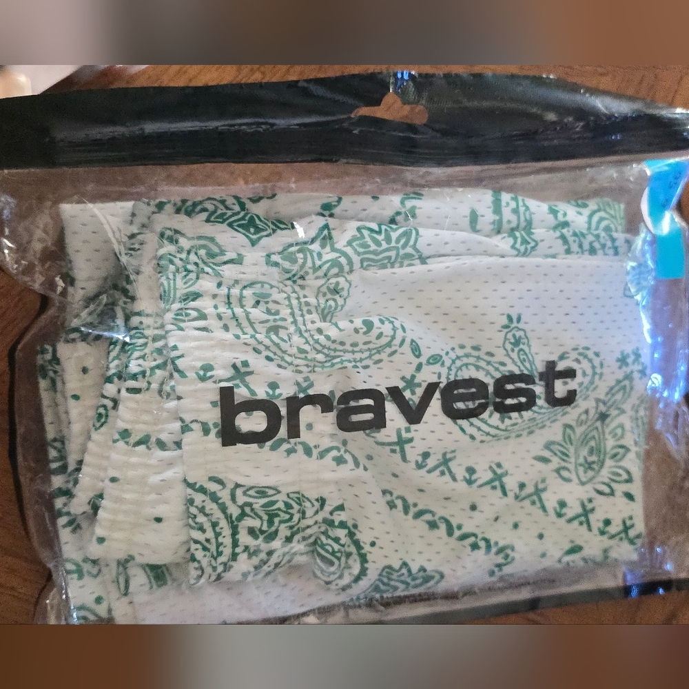 New Authentic Bravest Studios Green/ White 2xl